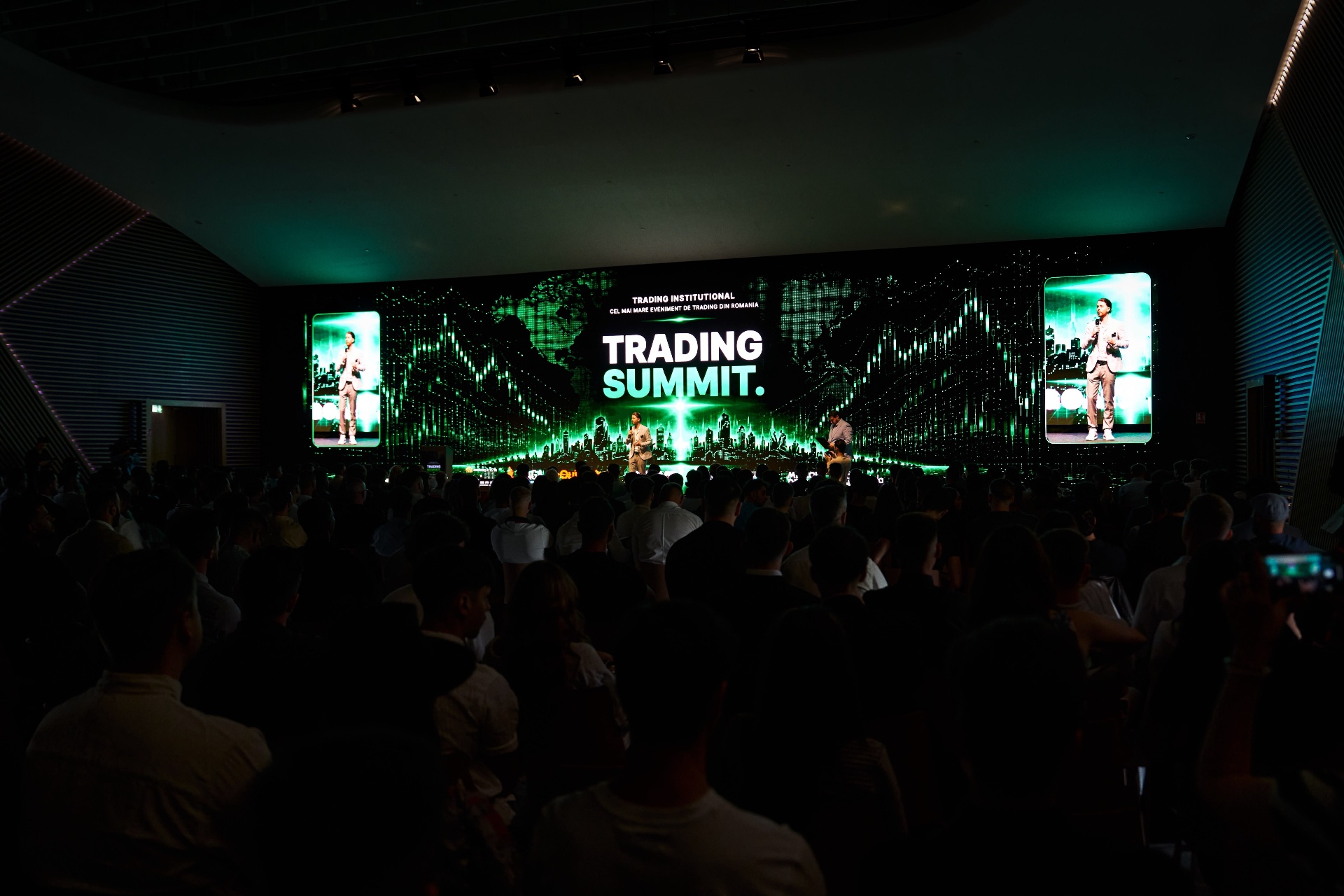 Sală plină la Trading Summit, scena principală