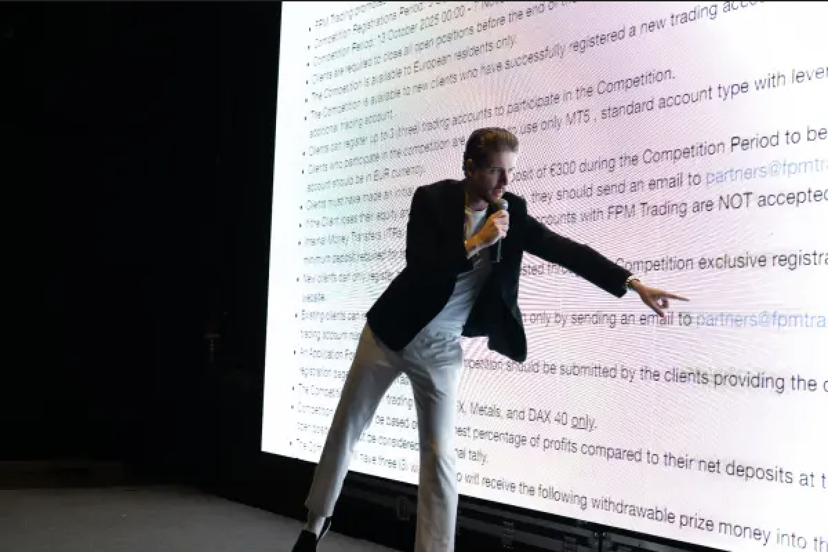 Rareș pe scena Trading Summit